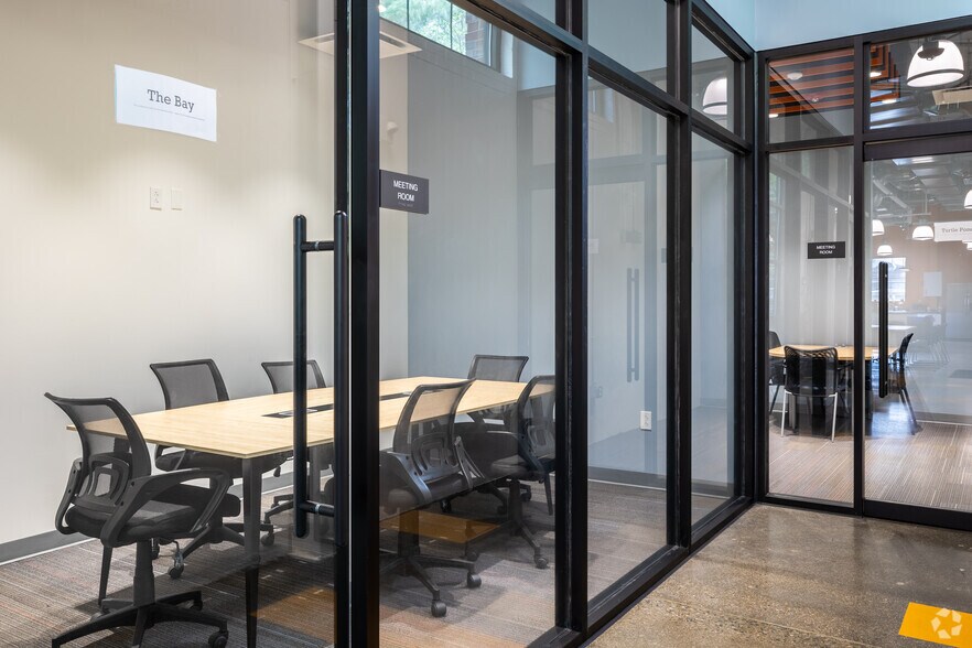 More Photos Of 154 Calvary St, Waltham Research And Development For Lease