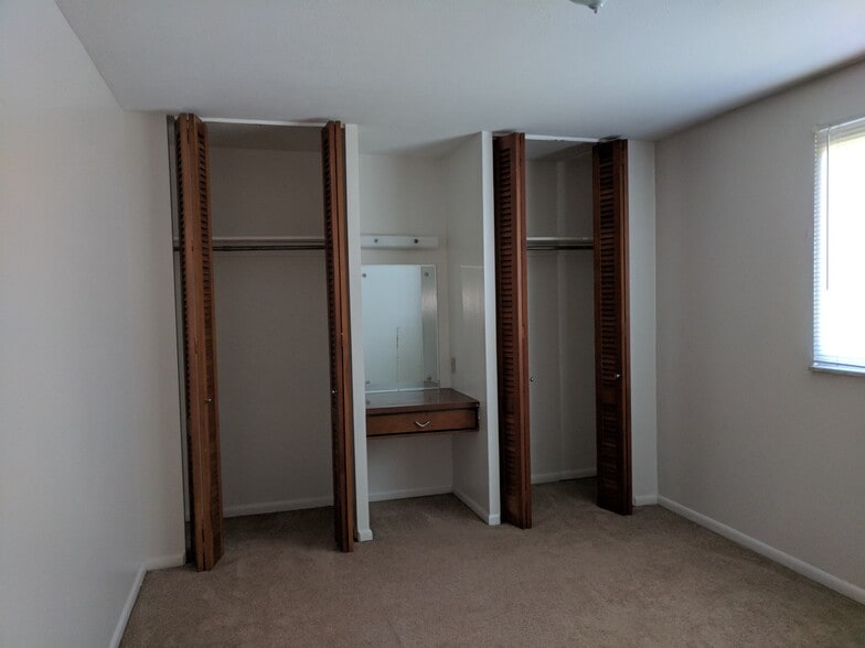 More Photos Of 18051 Lake Shore Blvd, Cleveland Apartments For Sale