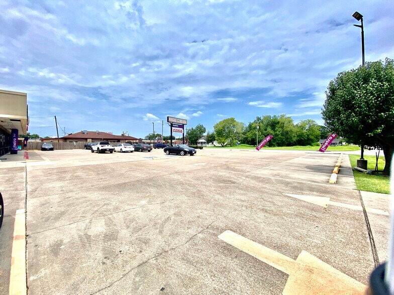 More Photos Of 2745-2765 Washington Blvd, Beaumont Unknown For Lease
