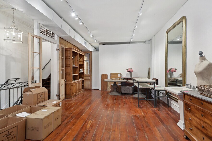 More Photos Of 235 Chartres St, New Orleans Storefront Retail Office For Sale