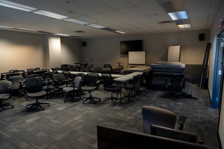 More Photos Of 500 Industrial Dr, Hamilton Industrial For Sale