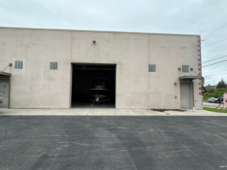 More Photos Of 126 E Niagara St, Tonawanda Warehouse For Sale