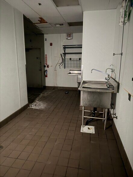 More Photos Of 6955 Camino Arroyo, Gilroy General Retail For Lease