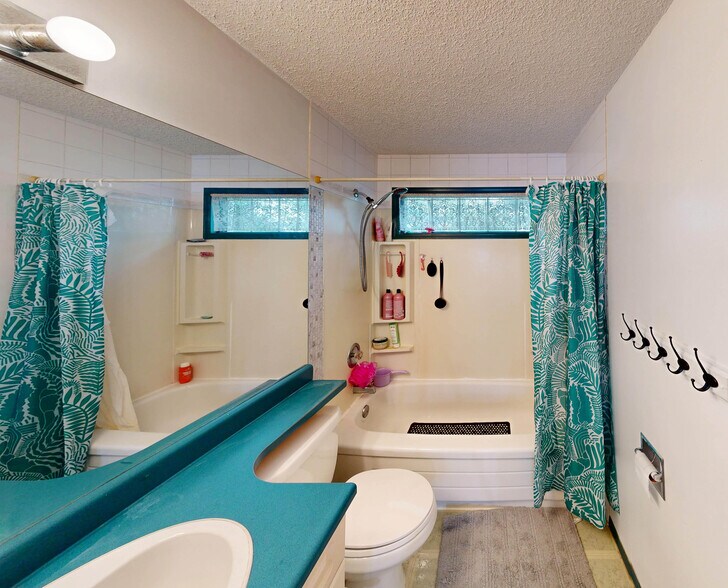 More Photos Of 10941 81 Av NW, Edmonton Dormitory For Sale
