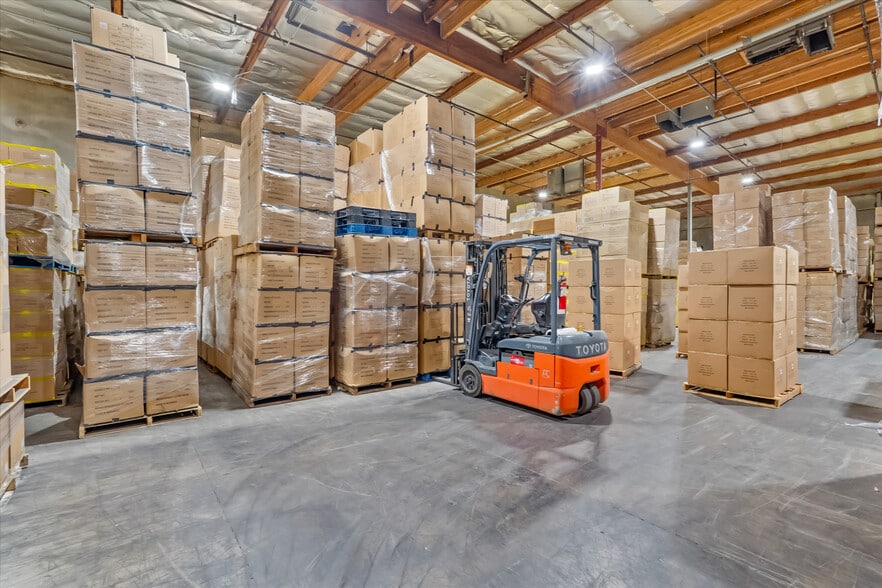 More Photos Of 2001 Saturn St, Monterey Park Light Distribution For Sale