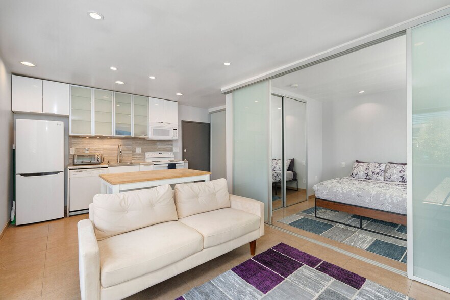 More Photos Of 40 24th pl, Venice Multifamily For Sale