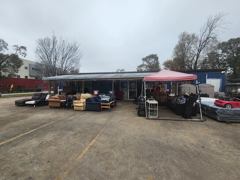 More Photos Of 2920 Broadway St, Houston Storefront For Sale