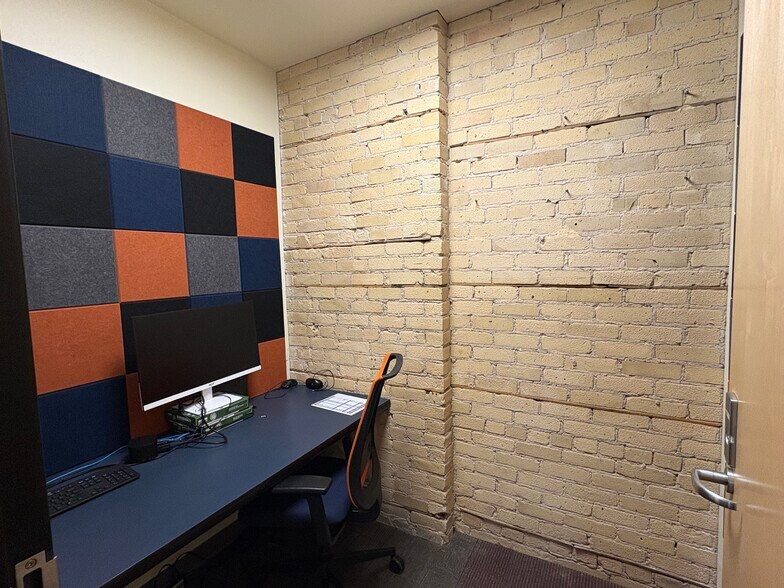 More Photos Of 2 W 1st St, Duluth Storefront For Sale