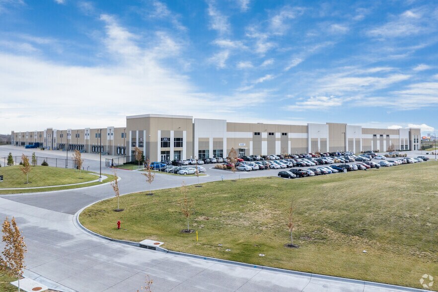 More Photos Of 16049 S Outer Rd, Belton Distribution For Lease