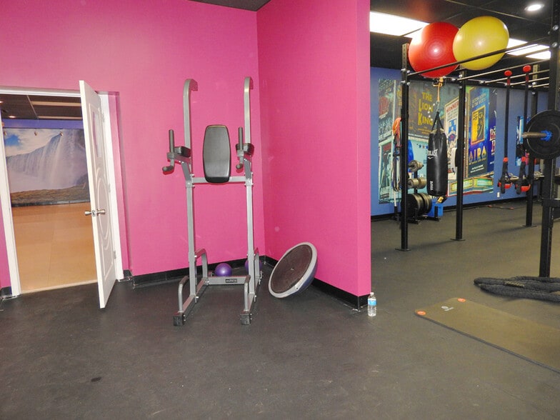 More Photos Of 440 Niagara Falls Blvd, Buffalo Medical For Sale