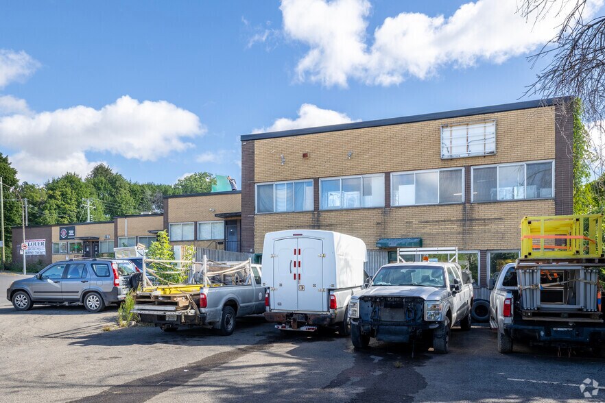 More Photos Of 216 Prom Ronald, Montreal-Ouest Warehouse For Lease