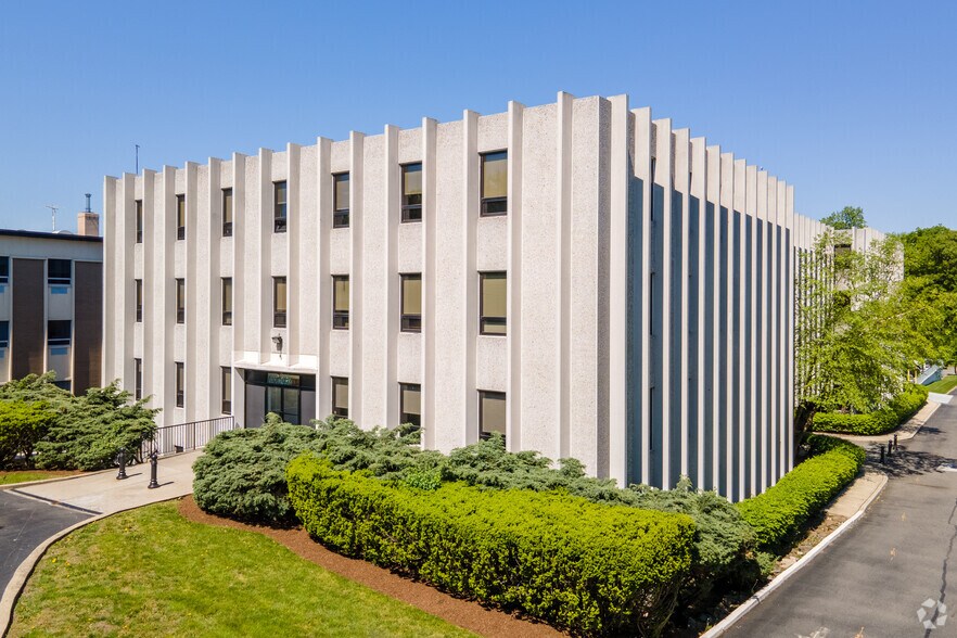 More Photos Of 600 Sylvan Ave, Englewood Cliffs Office For Lease