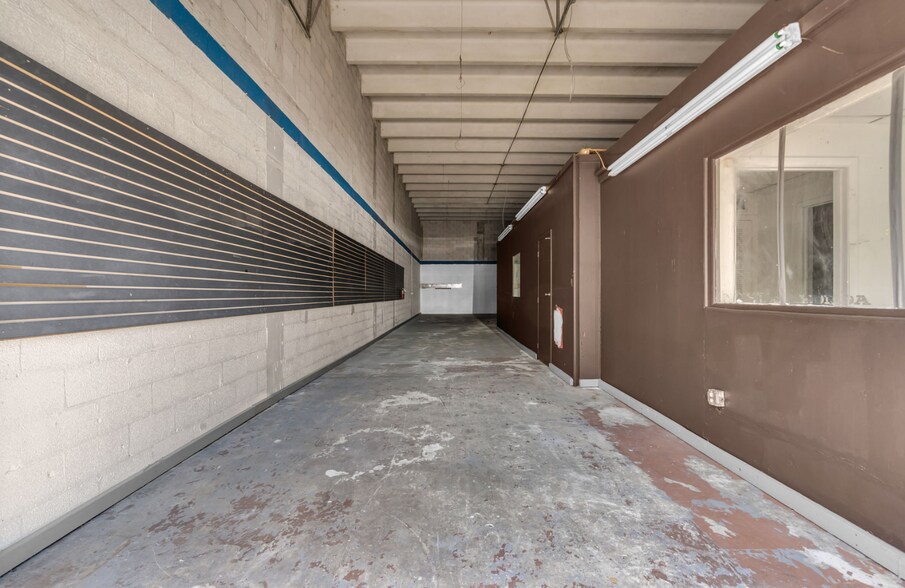 More Photos Of 6405-6447 NW 82nd Ave, Miami Warehouse For Lease