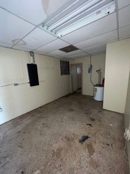 More Photos Of 7606-08 W Judge Perez dr, Arabi Flex For Lease