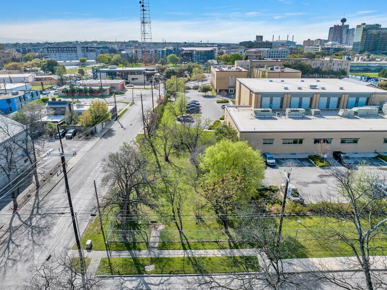 More Photos Of 922 Camden St, San Antonio Land For Sale