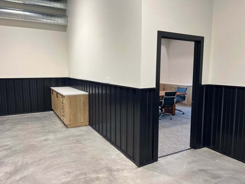 More Photos Of 1541 Hartford St, Hawley Office For Lease