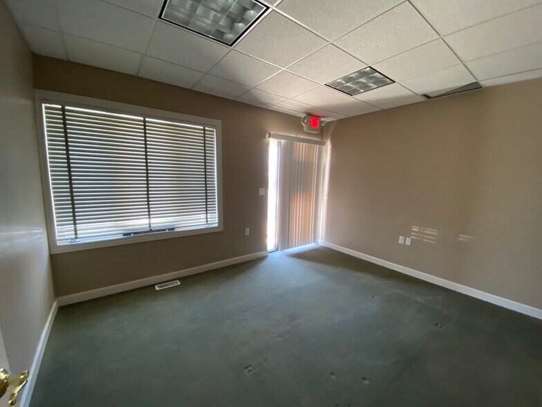 More Photos Of 131-137 Keveling Dr, Saline Medical For Sale