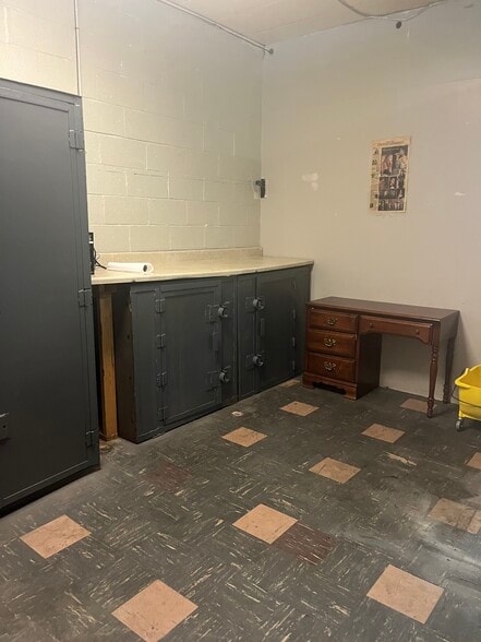More Photos Of 20477 Van Dyke St, Detroit Storefront For Sale