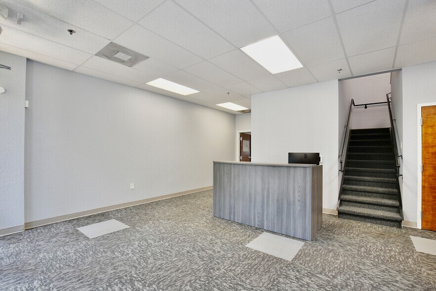 More Photos Of 6881 Kingspointe Pky, Orlando Flex For Lease