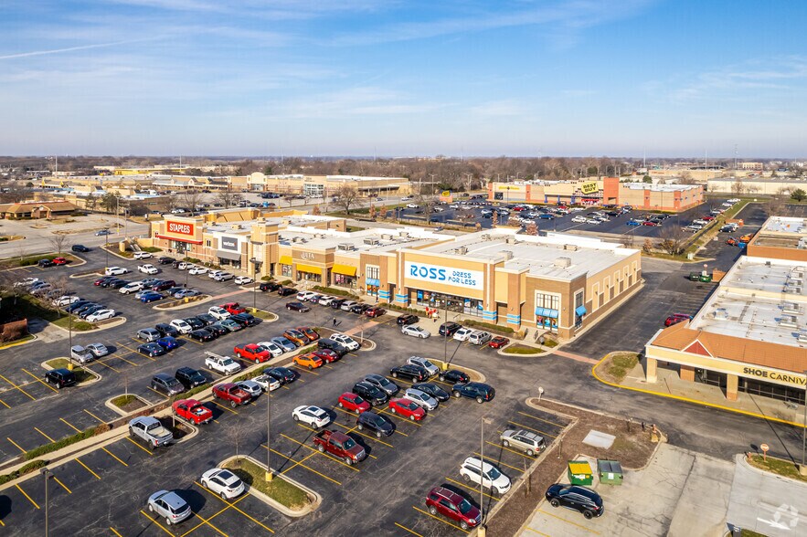 Primary Photo Of 11840-11880 W 95th St, Overland Park General Retail For Lease