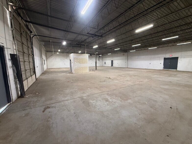 Primary Photo Of 2001-2021 Exchange Ave, Oklahoma City Warehouse For Lease