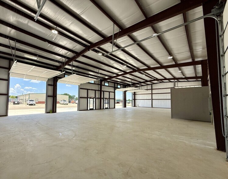 More Photos Of 142 Boyd Business Pky, Boyd Flex For Lease