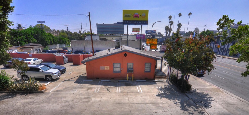 More Photos Of 14649 Victory Blvd, Van Nuys Medical For Lease