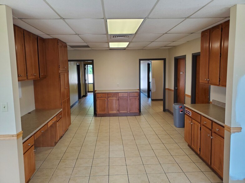 More Photos Of 426 W Ludwig Rd, Fort Wayne Storefront Retail Office For Lease