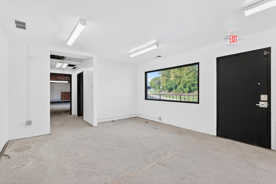 More Photos Of 5411 Valley Blvd, Los Angeles Warehouse For Lease
