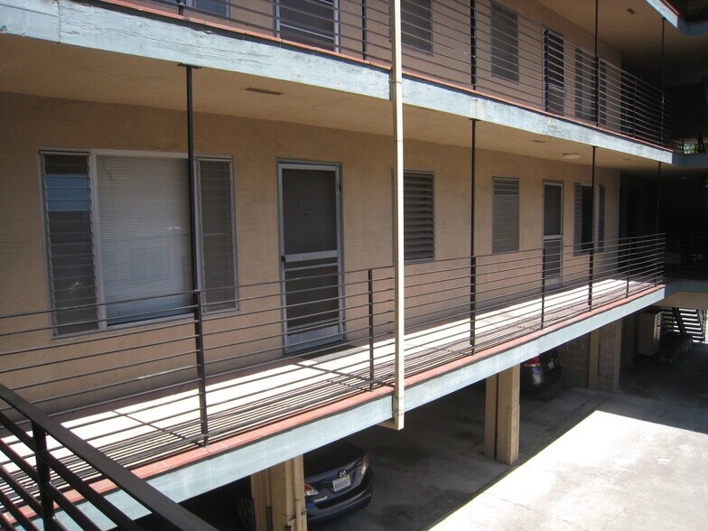 More Photos Of 407 Vernon St, Oakland Apartments For Sale