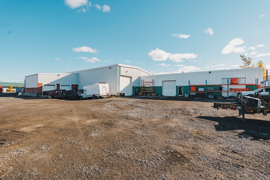 More Photos Of 2375 Boul Ford, Châteauguay Service For Lease