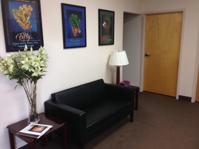 More Photos Of 3910 Park Ave, Edison Light Distribution For Lease