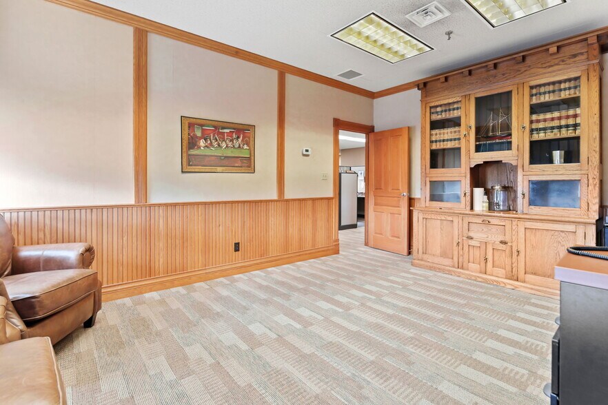 More Photos Of 11 N 7th Ave N, Saint Cloud Office For Sale