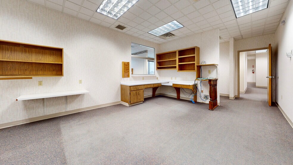 More Photos Of 2228-2230 Sunset Blvd, Steubenville Office For Lease