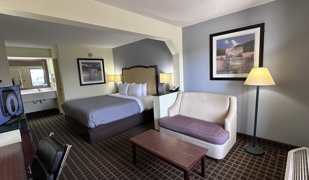 More Photos Of 115 Chapman Rd, Byron Hotel For Sale