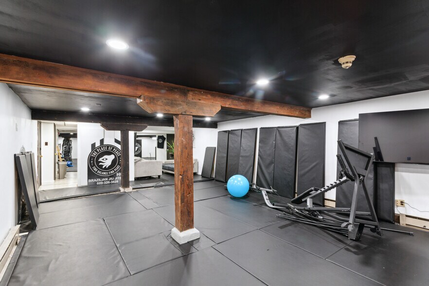 More Photos Of 600 Main St, Riverton Office For Sale