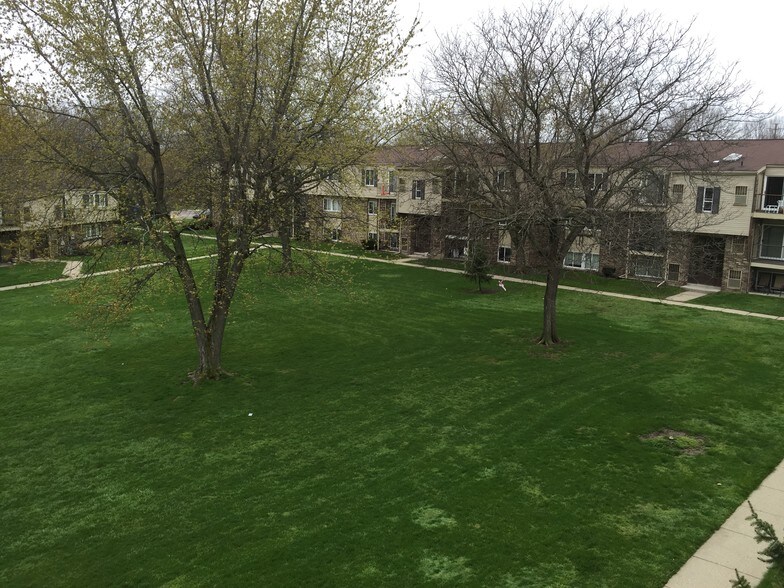 More Photos Of 17100 Clinton River Rd, Clinton Township Apartments For Sale