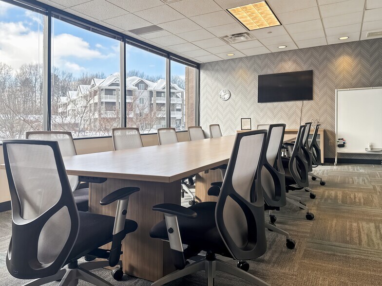 More Photos Of 6100 Oak Tree Blvd, Independence Coworking Space