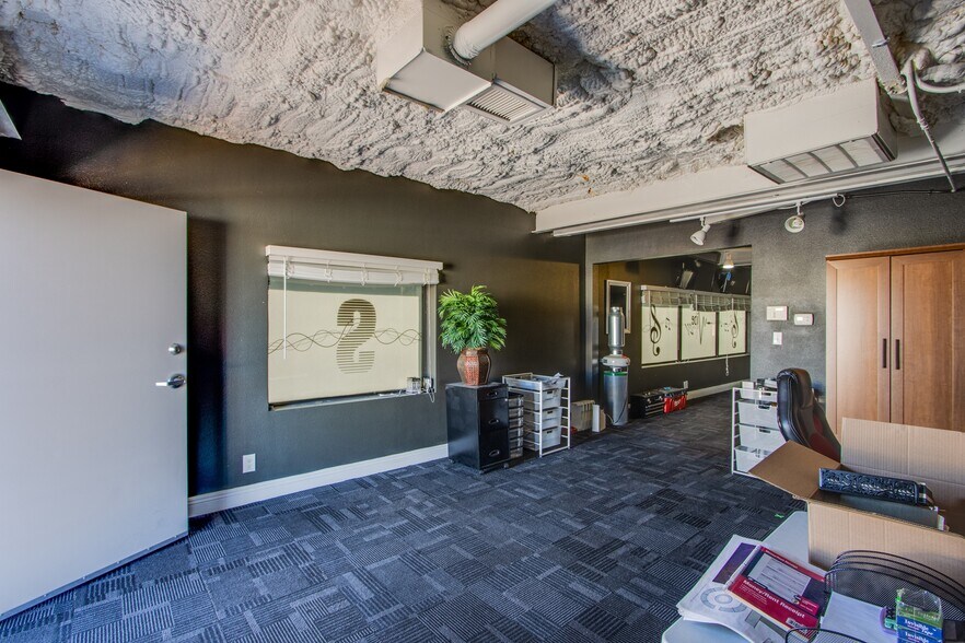 More Photos Of 4251 W Oquendo Rd, Las Vegas Light Distribution For Sale