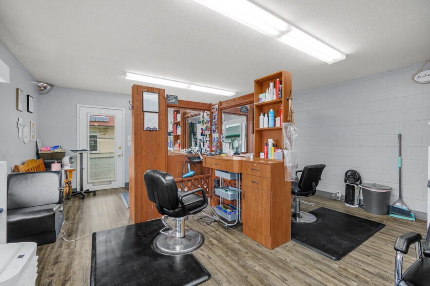 More Photos Of 118 Engle Ave, Molalla Storefront For Sale