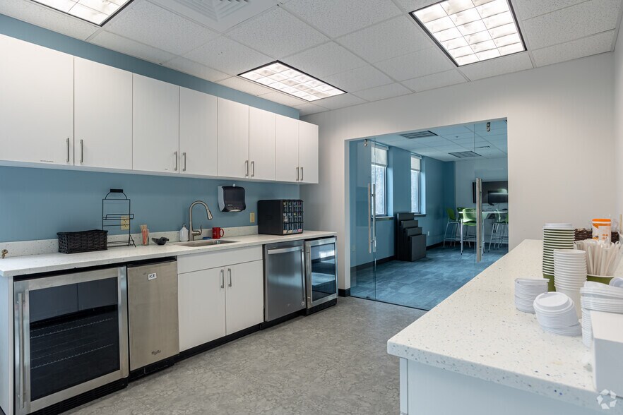 More Photos Of 1405 S County Trl, East Greenwich Medical For Lease