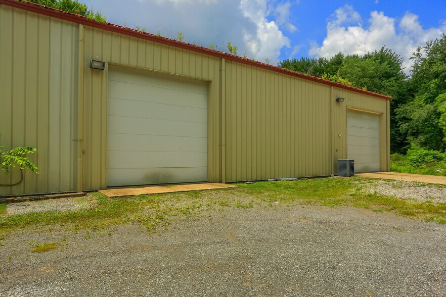 More Photos Of 703 Commerce Ave, New Castle Warehouse For Sale