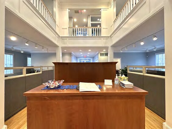 More Photos Of 214 Aberdeen Dr, Valparaiso Office For Sale