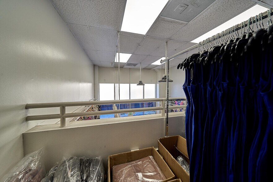 More Photos Of 1100 S San Pedro St, Los Angeles Storefront For Lease