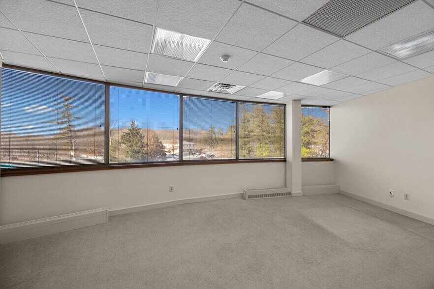 More Photos Of 667 Welsh Rd, Huntingdon Valley Loft Creative Space For Sale