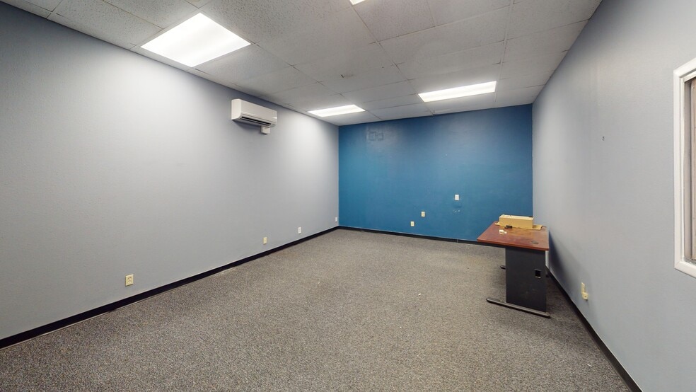 More Photos Of 11719-11729 Warfield St, San Antonio Service For Lease