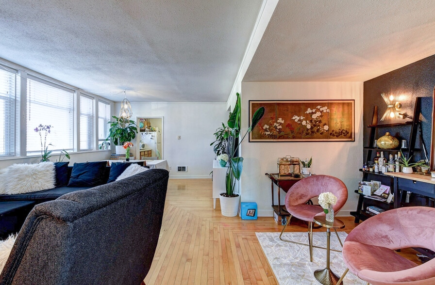 More Photos Of 8212-8218 Greenwood Ave N, Seattle Storefront Retail Residential For Lease