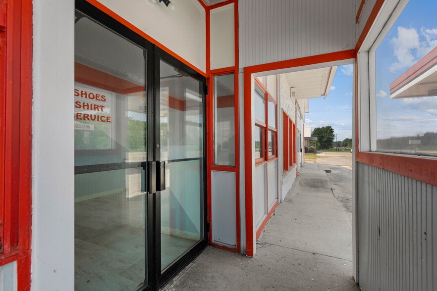 More Photos Of 3401 W Oakland Ave, Austin Truck Stop For Sale