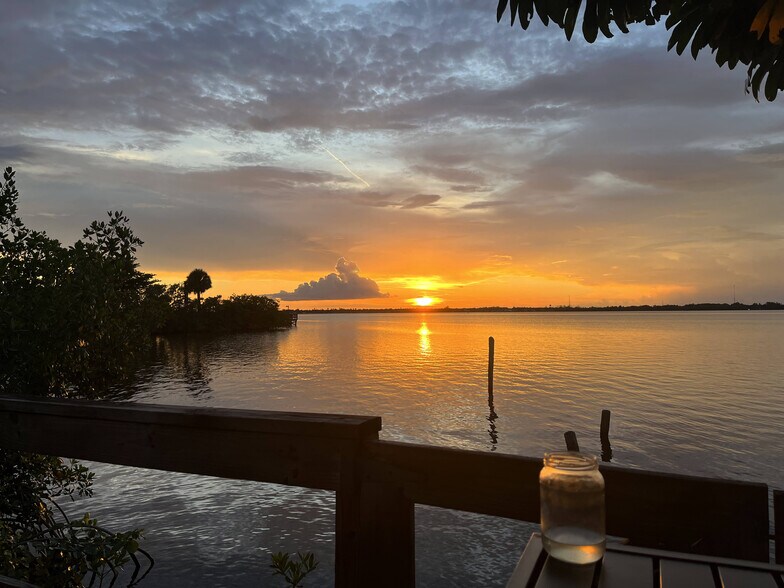 More Photos Of 3120-3131 E Riverside Dr, Fort Myers Flex For Sale