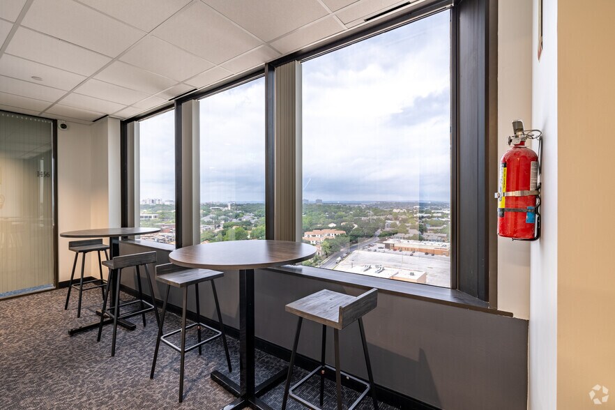 More Photos Of 7550 W Interstate 10, San Antonio Office For Lease
